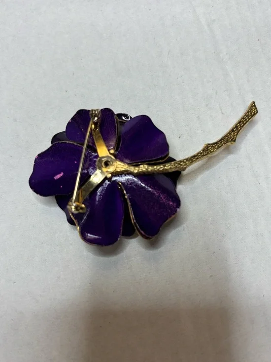 Goldtone Vintage 3” Purple Enamel Broach - Picture 4 of 8